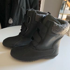 Boys 3/4y GAP winter snow boots.
